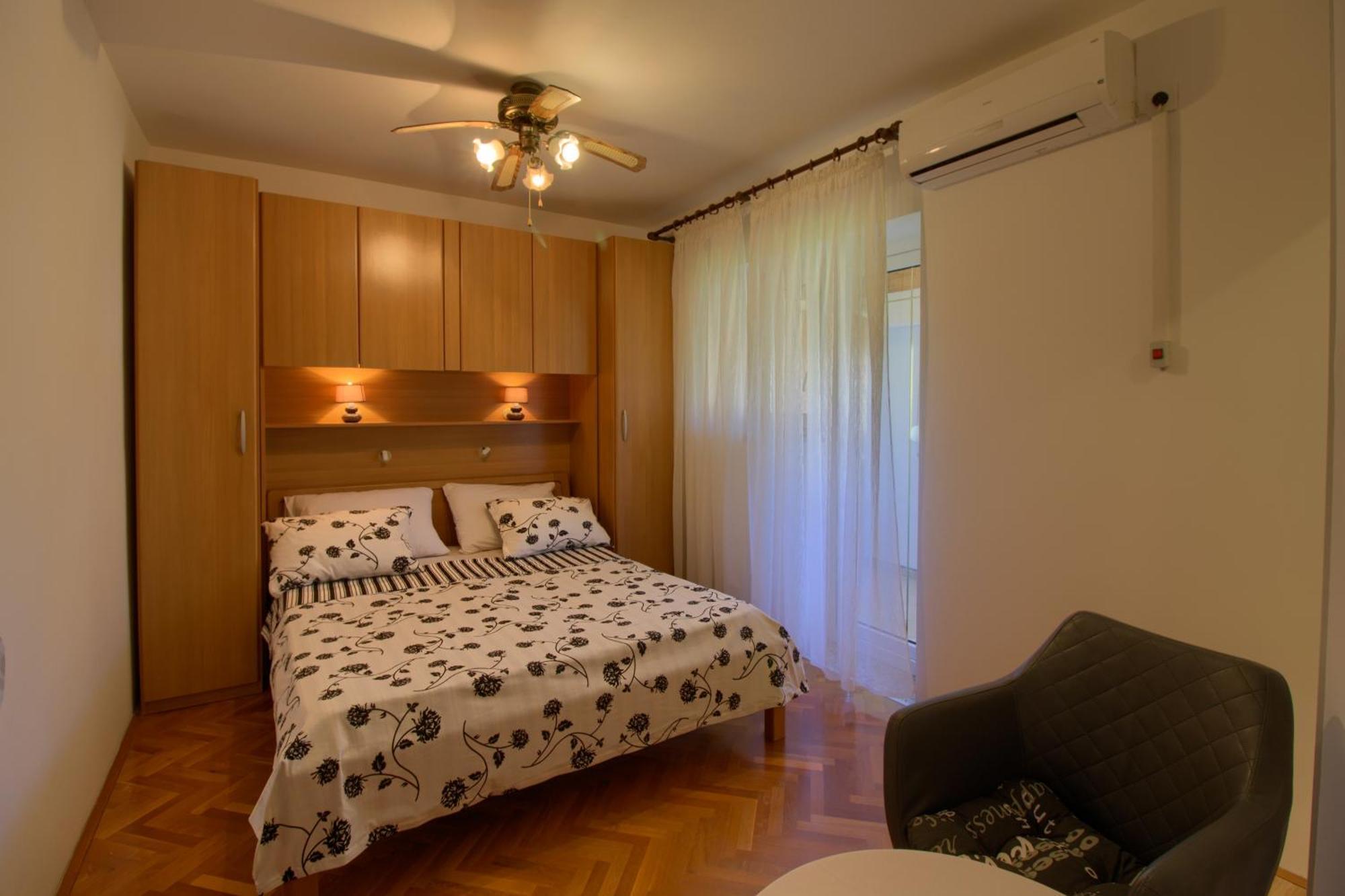 Apartments Sosic II ロヴィニ エクステリア 写真