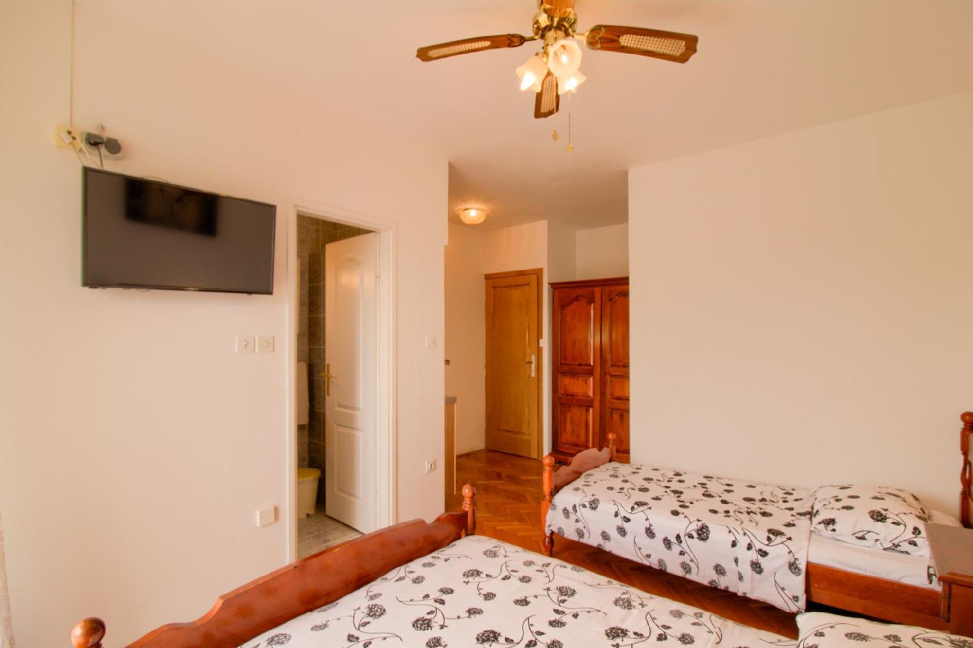 Apartments Sosic II ロヴィニ エクステリア 写真