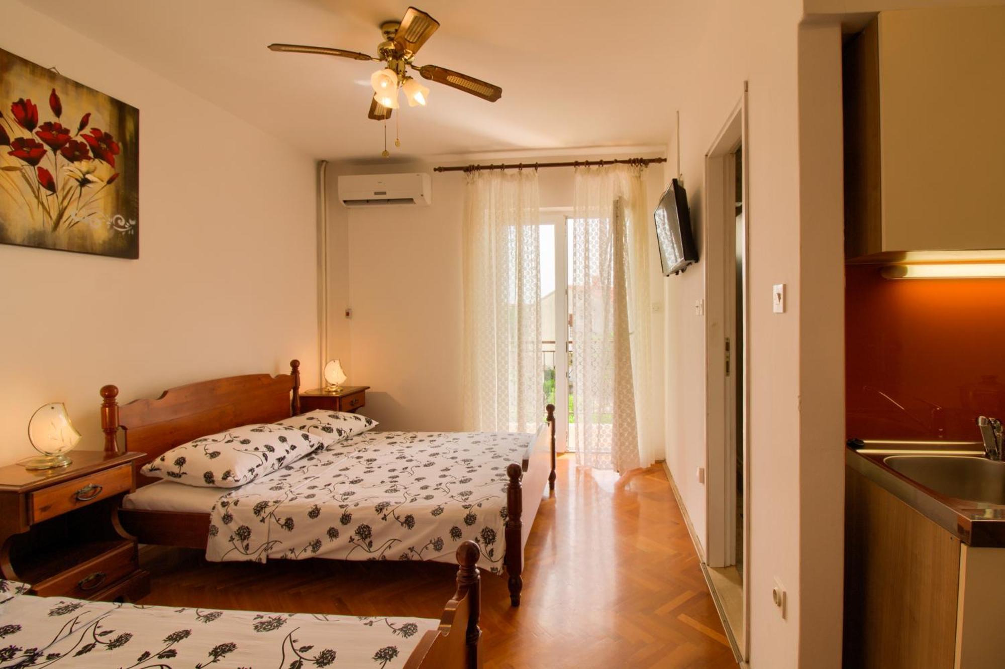 Apartments Sosic II ロヴィニ エクステリア 写真