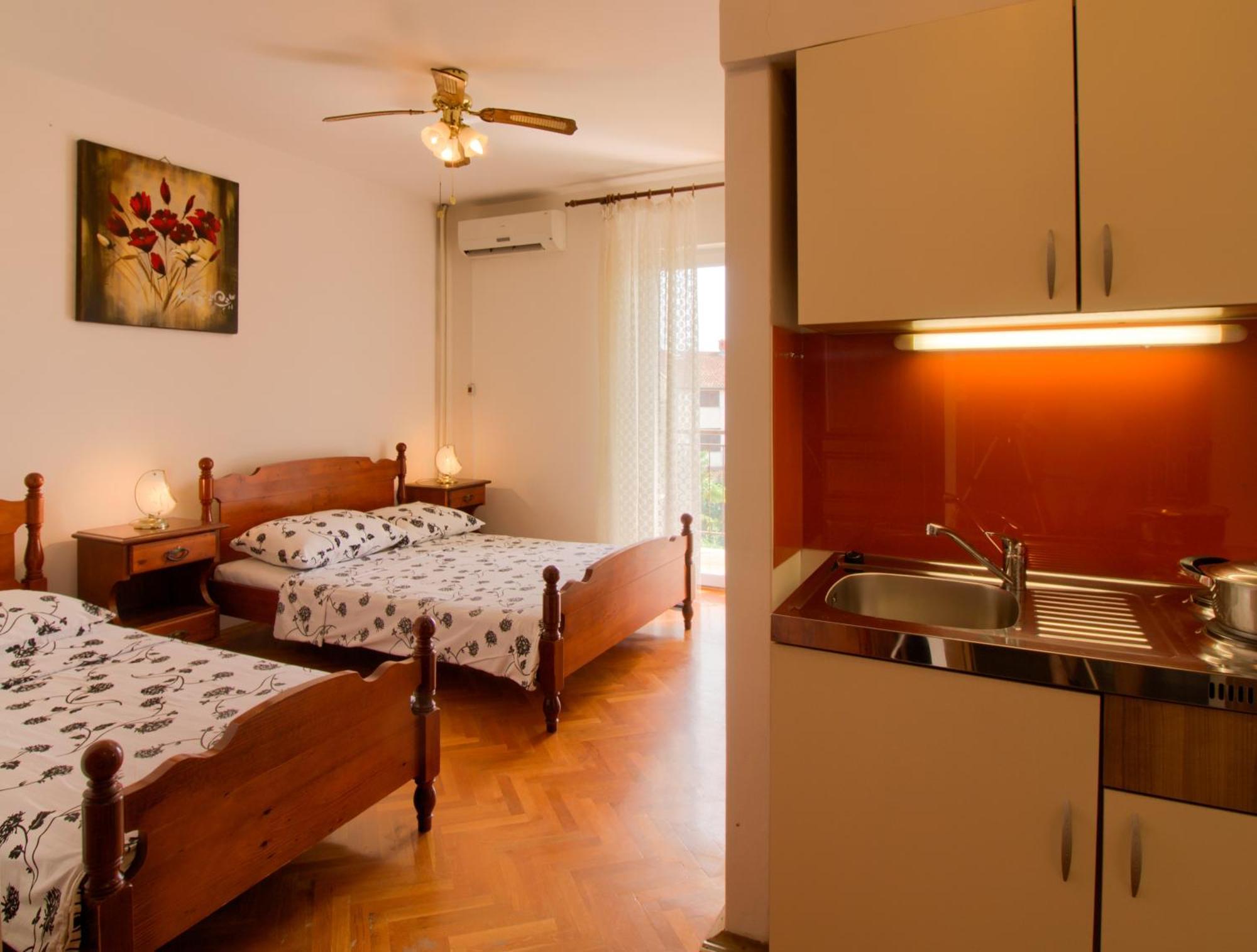 Apartments Sosic II ロヴィニ エクステリア 写真